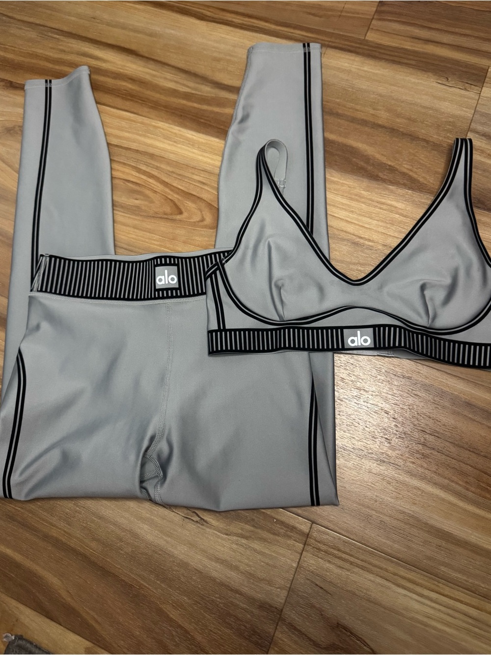 ALO Yoga Matching Set